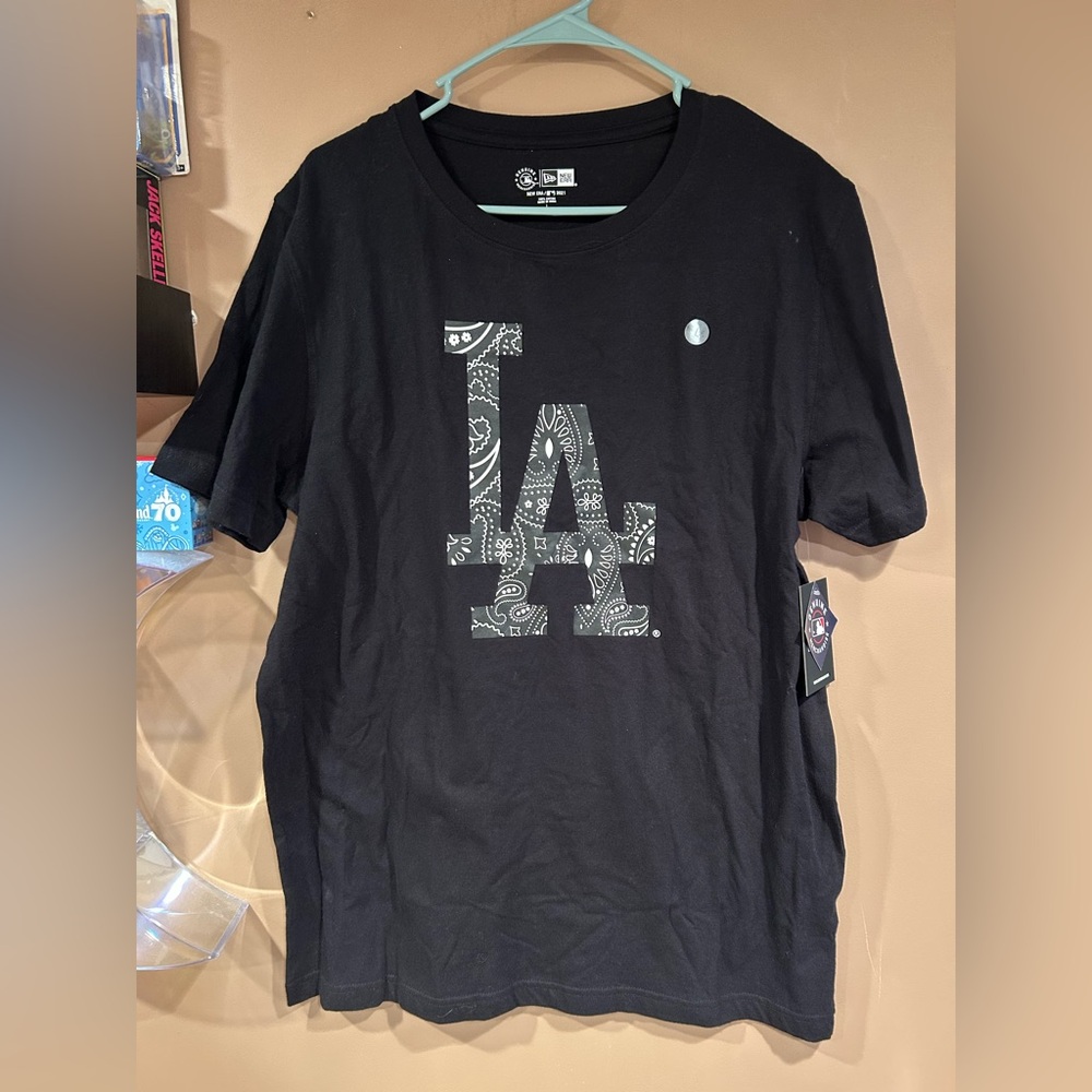 NEW Men’s Large T Shirt